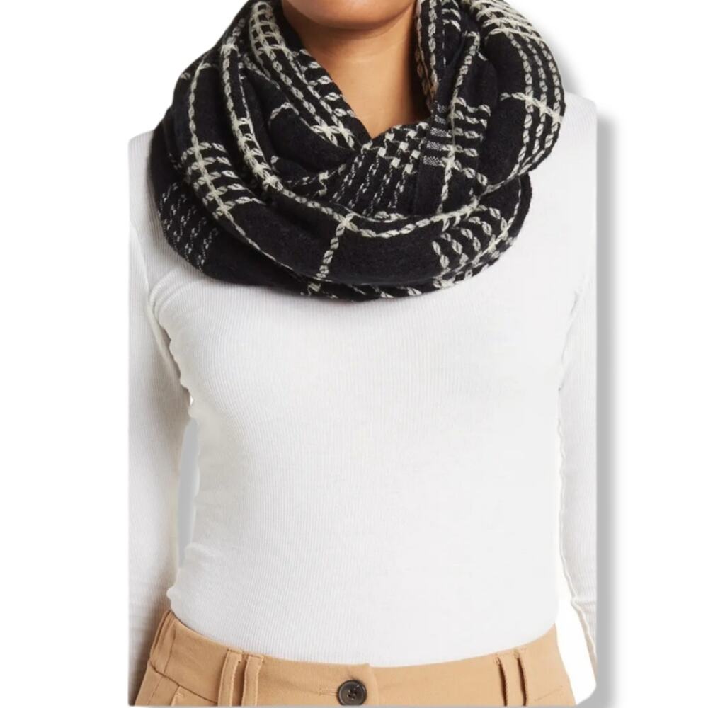 Modena Scarf New With Tags Airspun Woven Black Plaid Loop Scarf $40
